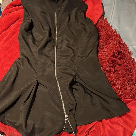 H&M black VNeck peplum sleevesless blouse with zipper back detail  Sz 12 - Picture 10 of 11